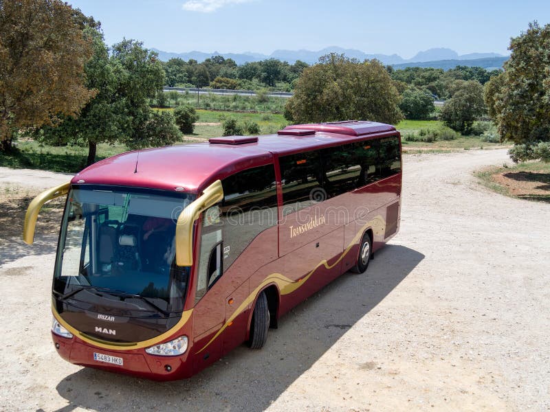RONDA ANDALUCIA/SPAIN - MAJ 8: Transanadalucia lagledare som parkeras på royaltyfri foto RONDA ANDALUCIA/SPAIN - MAJ 8: Transanadalucia lagledare som parkeras på royaltyfri foto