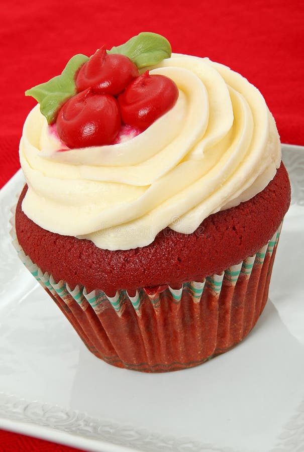 Rood Fluweel Cupcake royalty-vrije stock afbeelding Rood Fluweel Cupcake royalty-vrije stock afbeelding
