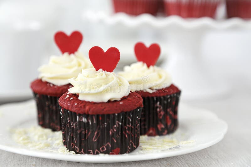 Rood fluweel cupcakes royalty-vrije stock foto Rood fluweel cupcakes royalty-vrije stock foto
