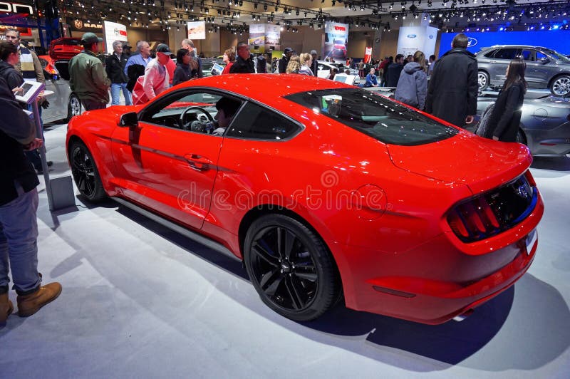 Rood Ford Mustang royalty-vrije stock fotografie Rood Ford Mustang royalty-vrije stock fotografie