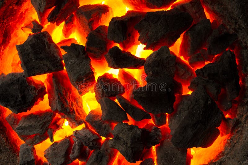 Roodgloeiende steenkolen stock afbeelding Roodgloeiende steenkolen stock afbeelding