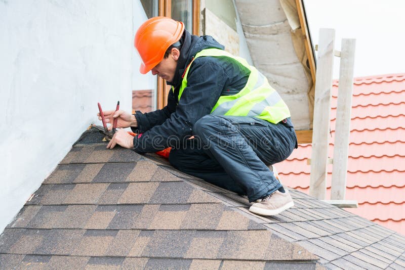 Rooferbyggmästarearbetare royaltyfri fotografi Rooferbyggmästarearbetare royaltyfri fotografi