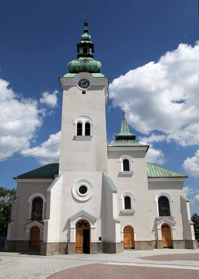 Rooms-katholieke Kerk Bij Stad Ruzomberok, Slowakije Stock Foto - Image ...