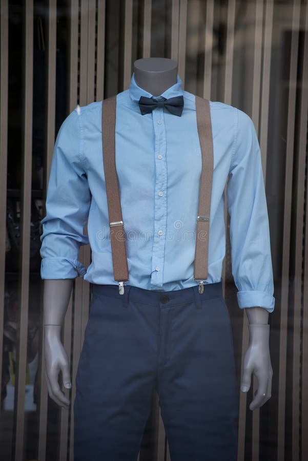 Ropa Clásica Para Hombres En Una Sala De Exposición De Una Tienda De Moda Foto de archivo - Imagen de primer, elegante: 228428700 Ropa Clásica Para Hombres En Una Sala De Exposición De Una Tienda De Moda Foto de archivo - Imagen de primer, elegante: 228428700