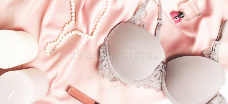 Ropa Interior De Mujer Con Encaje Sobre Fondo Blanco. Sujetador Sexy. Belleza Moda Blogger Concepto. Imagen de archivo - Imagen de blanco: 213721031