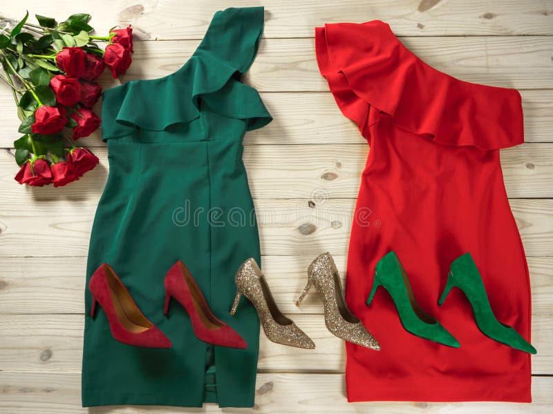 fax chocolate Caso Wardian Ropa Para Mujer Y Vestidos Verdes Rojos De Los Zapatos, Bombas Moda Hacia  Fuera Imagen de archivo - Imagen de equipo, dorado: 129936133