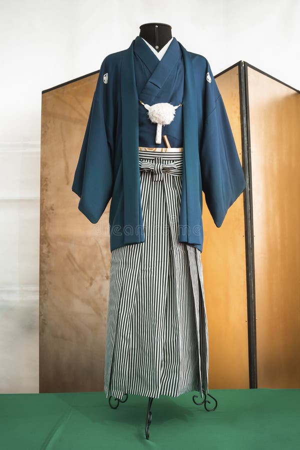 Ropa Tradicional Japonesa. El Kimono Japonés Es Una De Las Prendas  Tradicionales Más Populares Del Mundo. Imagen de archivo - Imagen de  hermoso, trajes: 249912357