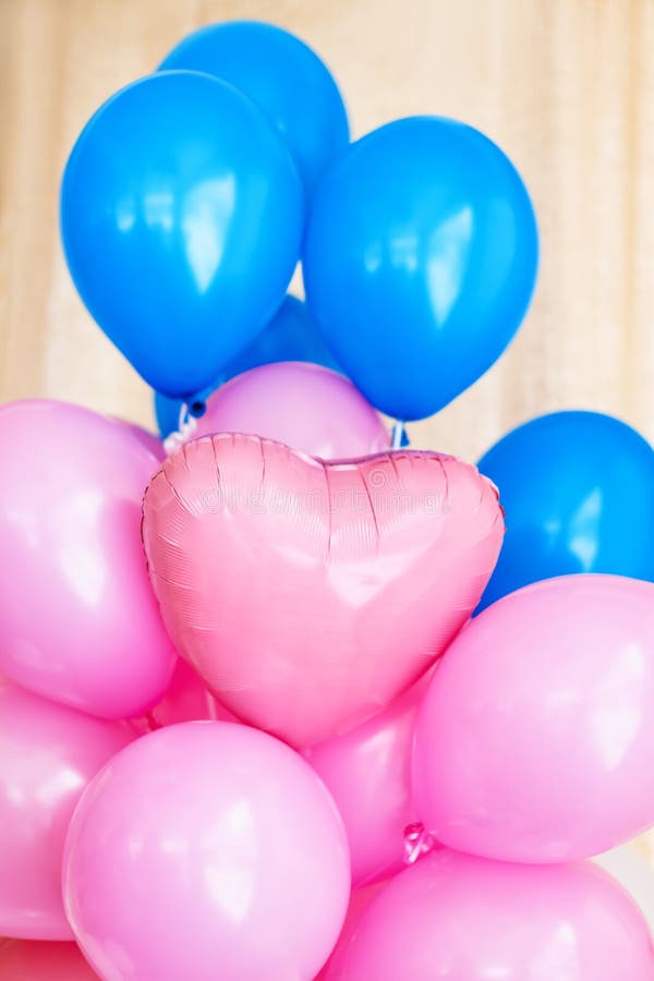 Rosa e palloni gonfiabili blu Decorazioni per la festa di compleanno fotografie stock Rosa e palloni gonfiabili blu Decorazioni per la festa di compleanno fotografie stock