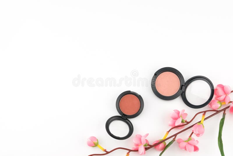 Rosa färger och den orange rodnaden som dekoreras med, fejkar rosa färgblommafilialer fotografering för bildbyråer Rosa färger och den orange rodnaden som dekoreras med, fejkar rosa färgblommafilialer fotografering för bildbyråer