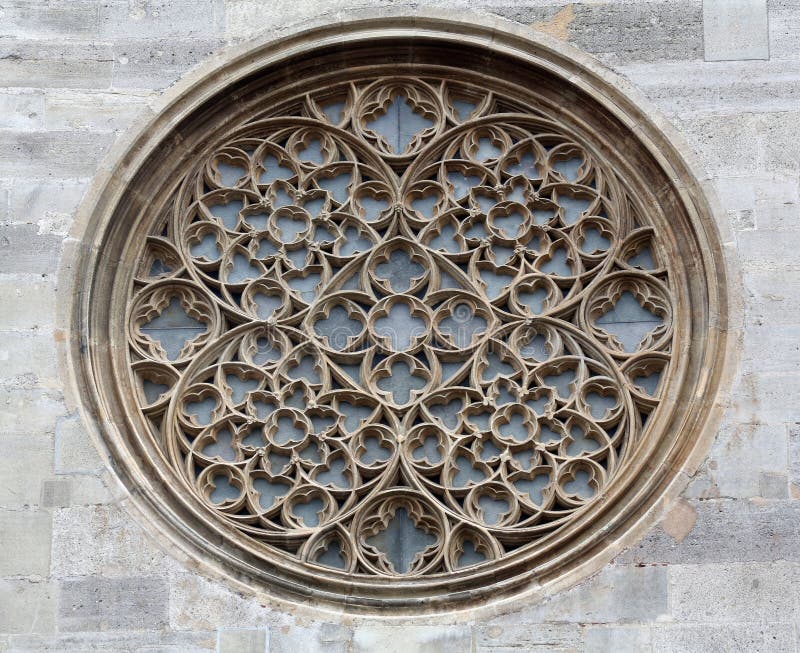 Rosa fönster på domkyrka för St Stephen’s i Wien arkivfoto Rosa fönster på domkyrka för St Stephen’s i Wien arkivfoto