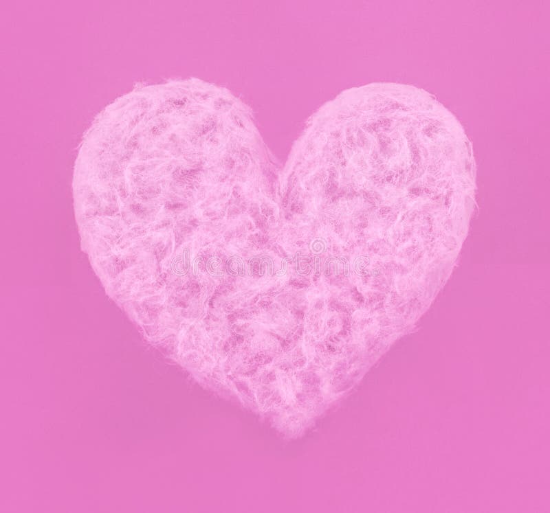Rosa Herz gemacht von der süßen Zuckerwatte auf Papierhintergrund Modische minimale Pop-Arten-Art Glücklicher Valentinsgrußtag