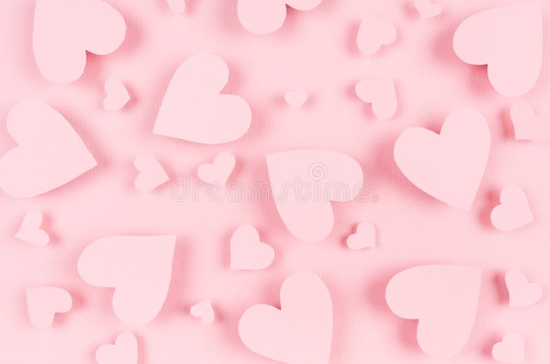 Rosa Papierherzen fliegen auf weichen rosa Farbhintergrund Valentinstagkonzept für Design stock abbildung Rosa Papierherzen fliegen auf weichen rosa Farbhintergrund Valentinstagkonzept für Design stock abbildung