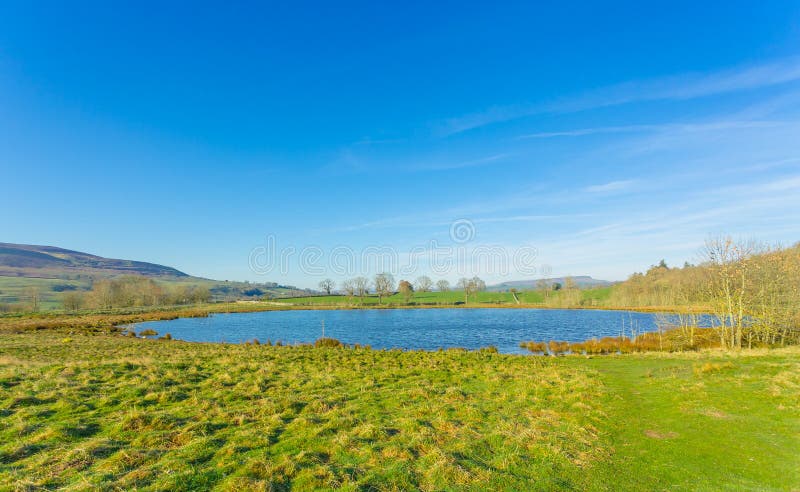 Rosaer Teich im Fr?hjahr, Middleham, North Yorkshire lizenzfreie stockfotografie Rosaer Teich im Fr?hjahr, Middleham, North Yorkshire lizenzfreie stockfotografie