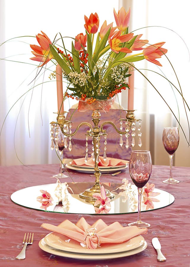 Rosafarbene Hochzeitstabellenanordnung stockbilder Rosafarbene Hochzeitstabellenanordnung stockbilder