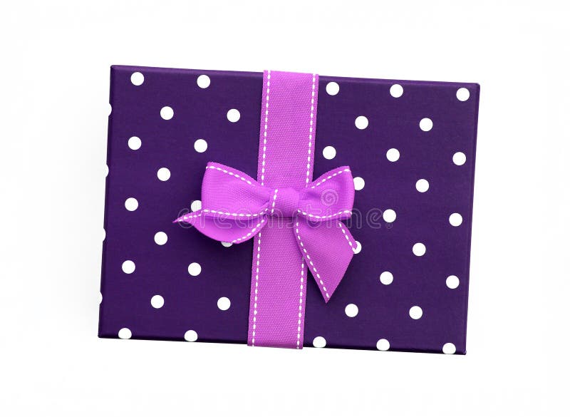 rosafarbener Farbbandgeschenkbogen auf purpurrotem Geschenkkasten lizenzfreie stockfotografie rosafarbener Farbbandgeschenkbogen auf purpurrotem Geschenkkasten lizenzfreie stockfotografie