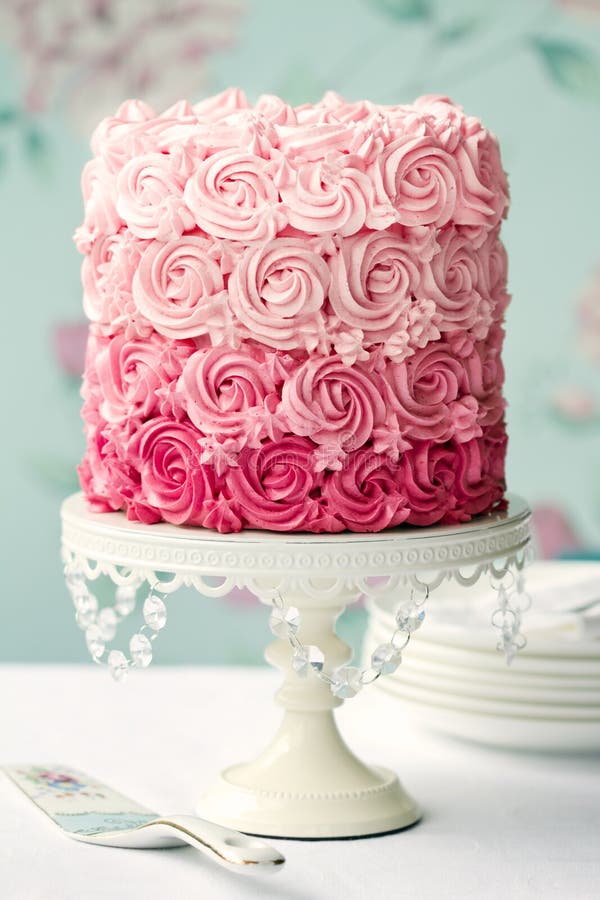 Rosafarbener ombre Kuchen stockbilder Rosafarbener ombre Kuchen stockbilder