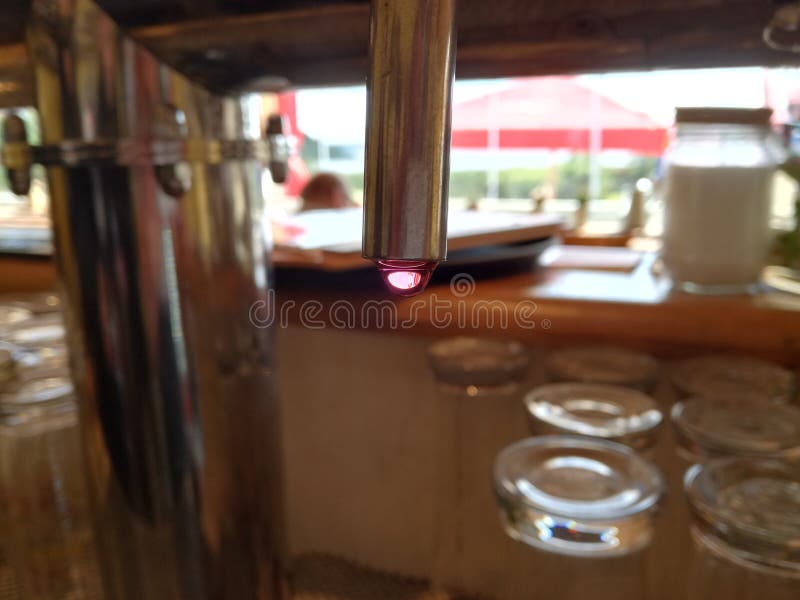 Rose Beer Drop foto de archivo. Imagen de gota, restaurante 120578396