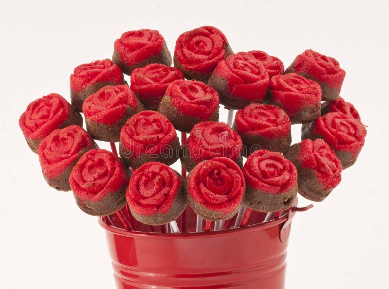 Rose Cake Pops en el florero rojo fotos de archivo Rose Cake Pops en el florero rojo fotos de archivo