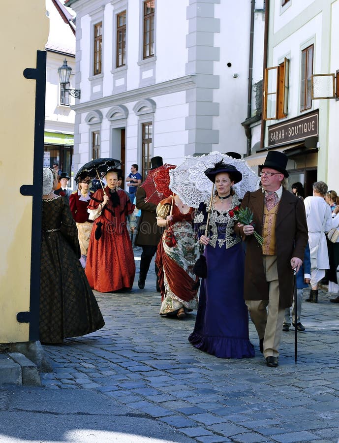 Rose Festival Cinq-pétalée sur le bystreet dans Cesky Krumlov photos stock Rose Festival Cinq-pétalée sur le bystreet dans Cesky Krumlov photos stock