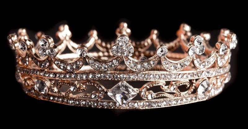 Thưởng thức vẻ đẹp hoàng gia tinh tế với những chiếc vương miện mạ vàng lấp lánh. Không chỉ đơn thuần là phụ kiện trang sức, chúng còn đại diện cho quyền lực và sự đẳng cấp của những người đeo nó. Hãy cùng chiêm ngưỡng hình ảnh nguy nga này.