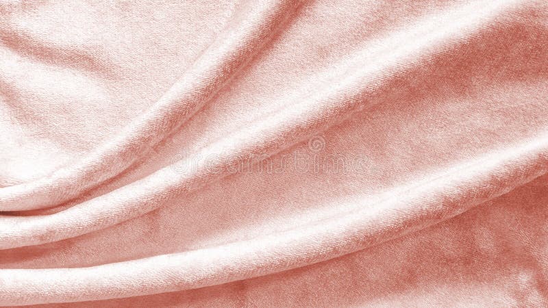 Sự kết hợp màu hồng nhung và kim loại màu hồng vàng tạo nên một sự tinh tế nhưng không kém phần quyến rũ. Hãy xem ảnh và cảm nhận sự hài hòa giữa những màu sắc và chất liệu trên chiếc sofa nhung.