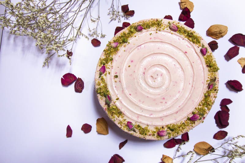 Rose Pistachio coció recientemente la torta foto de archivo Rose Pistachio coció recientemente la torta foto de archivo
