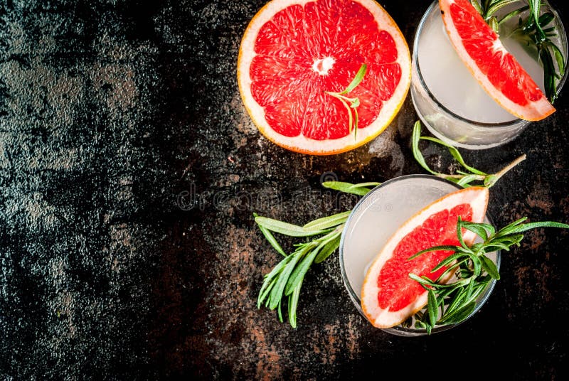 Rosemary, Pomelo Y Gin Cocktail Imagen de archivo Imagen de bebida
