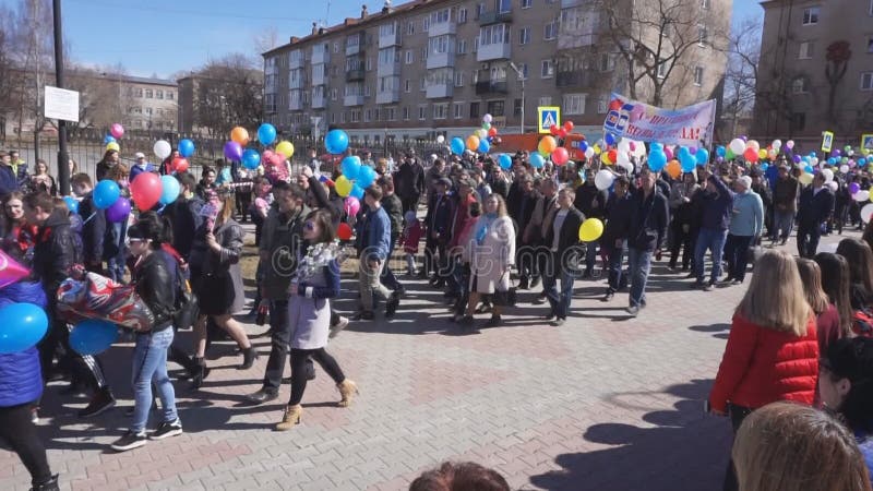 Rosja Berezniki może 1, 2018: początek festiwal grupy ludzi iść na wakacje