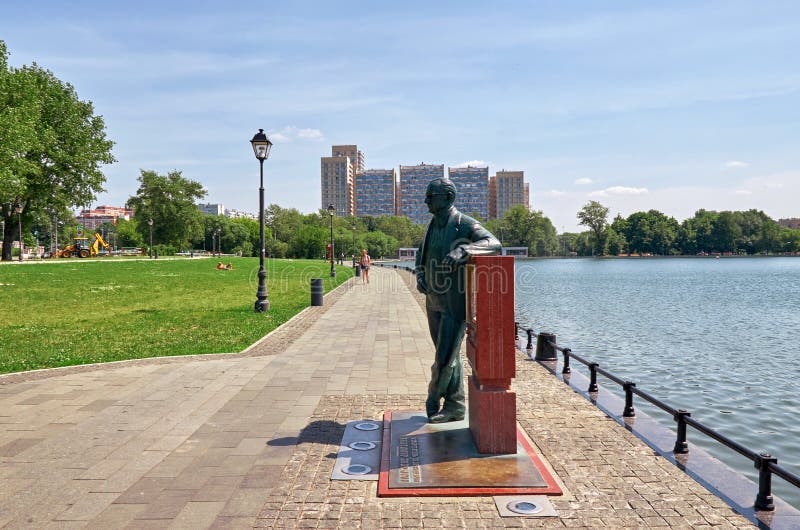 Rosja Pomnikowy ` Vladimir Zworykin - nowator telewizyjny ` Sergei Goryaeva rzeźbiarzem i architekta Alexei Tikhonov ne zdjęcia stock Rosja Pomnikowy ` Vladimir Zworykin - nowator telewizyjny ` Sergei Goryaeva rzeźbiarzem i architekta Alexei Tikhonov ne zdjęcia stock