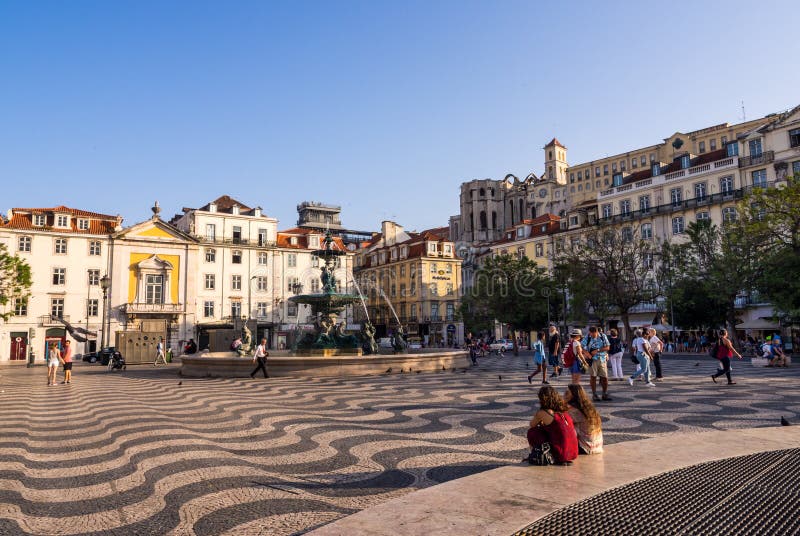 Rossio ο τετραγωνικός Pedro IV τετράγωνο στο dwontown της Λισσαβώνας στοκ εικόνες Rossio ο τετραγωνικός Pedro IV τετράγωνο στο dwontown της Λισσαβώνας στοκ εικόνες
