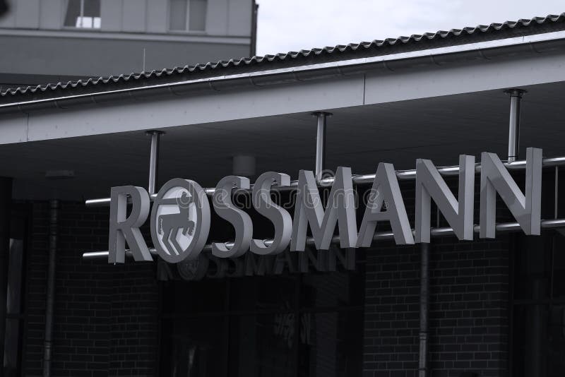 File:Rossmann Außenansicht Innenstadtlage.JPG - Wikimedia Commons