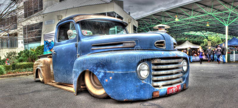 Rostiger blauer Ford-Kleintransporter lizenzfreie stockbilder Rostiger blauer Ford-Kleintransporter lizenzfreie stockbilder