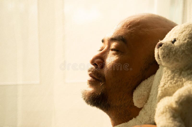 Foto de retrato de cabelo ondulado masculino adolescente japonês