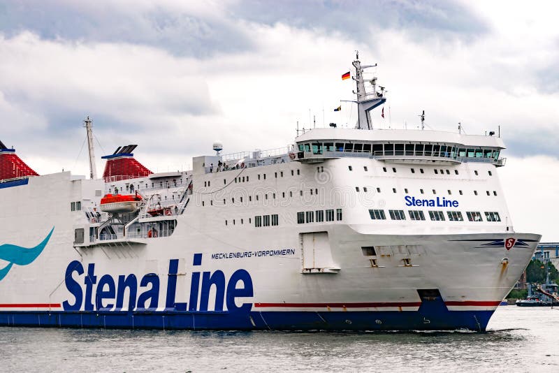 Rostock, Deutschland - August 2016: Stena-Linie Fähre im Hafen von Warnemuende stockfotografie Rostock, Deutschland - August 2016: Stena-Linie Fähre im Hafen von Warnemuende stockfotografie