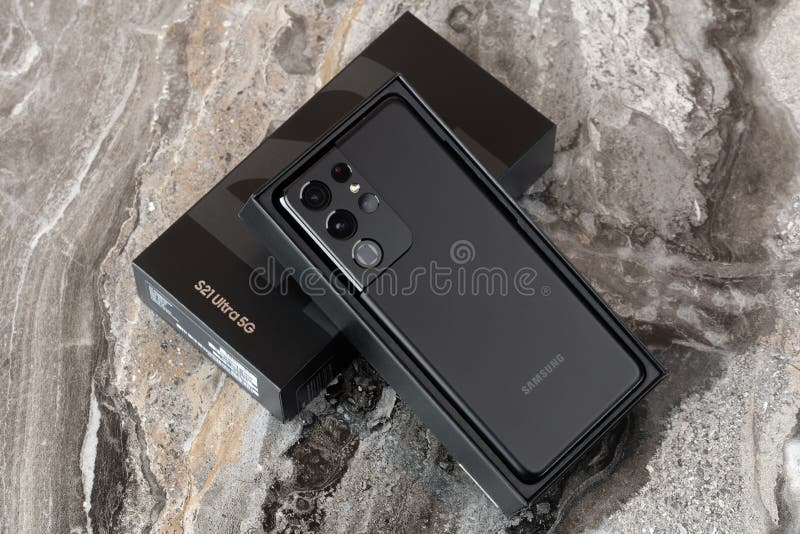 Samsung s21 ultra hi-res stock photography and images - Alamy