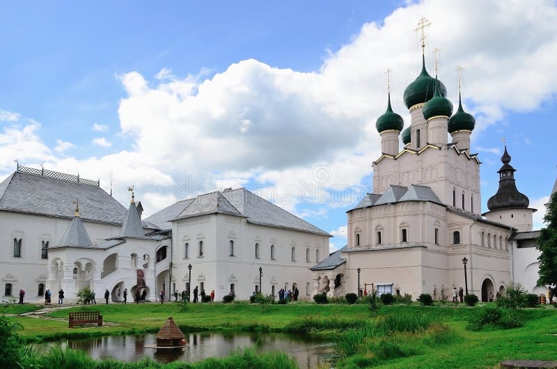 Rostov Wielki, Kremlowski, Rosja Czerwony sala i kościół John teolog zdjęcie royalty free