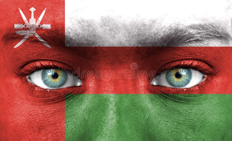 Rostro humano pintado con la bandera de Omán foto de archivo libre de regalías Rostro humano pintado con la bandera de Omán foto de archivo libre de regalías