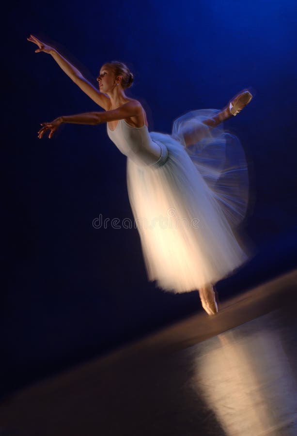 Rotação da Bailarina fotografia de stock