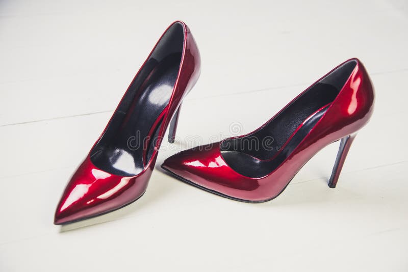 Rote Hohe Absatze Der Damen Italienische Schuhe Stockbild Bild Von Stilvoll Fersen