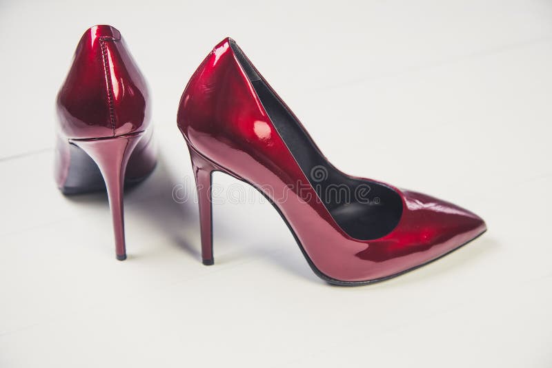 Rote Hohe Absatze Der Damen Italienische Schuhe Stockbild Bild Von Tapete Tendenz
