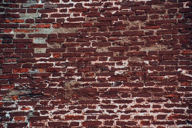 Rote Ziegelwand mit Wrackboden stockbild