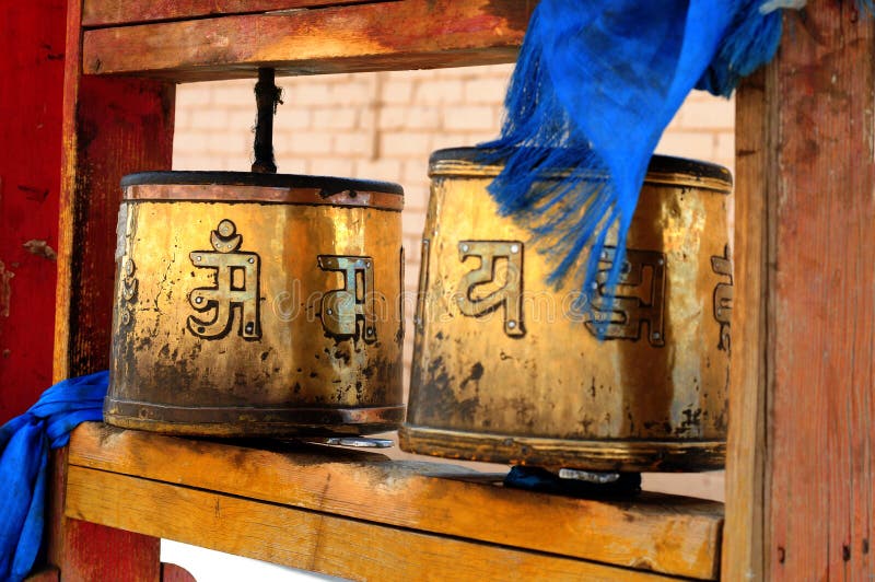 Rotelle di preghiera buddisti Mongolia immagine stock libera da diritti Rotelle di preghiera buddisti Mongolia immagine stock libera da diritti
