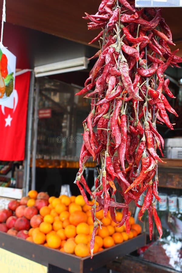 Roter Pfeffer Driied verkaufte in einer Frucht und in einem würzigen Markt stockfotografie Roter Pfeffer Driied verkaufte in einer Frucht und in einem würzigen Markt stockfotografie