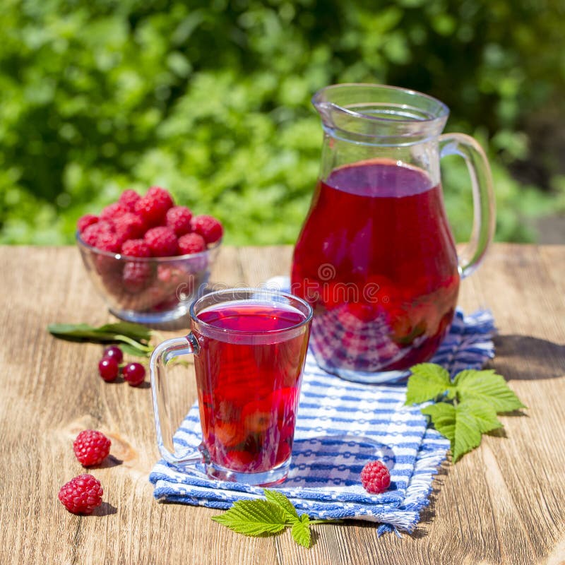 Rotes Kompott Mit Kirsche, Erdbeere, Stachelbeernd-Himbeere Auf ...