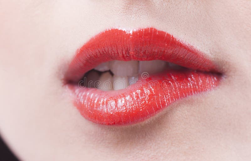 Rotes Lippenbeißen lizenzfreie stockbilder Rotes Lippenbeißen lizenzfreie stockbilder
