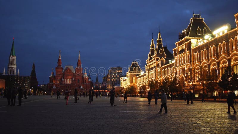 Rotes Quadrat, der GUMMI-Speicher und das Zustands-historische Museum am Abend UHD - 4K 28. September 2016 Moskau, Russland