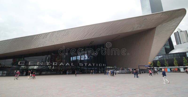 Rotterdam centralstation på främre sida på Weenaen royaltyfri fotografi Rotterdam centralstation på främre sida på Weenaen royaltyfri fotografi