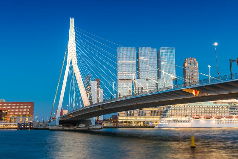 Rotterdam horisont från Erasmus Bridge royaltyfria foton Rotterdam horisont från Erasmus Bridge royaltyfria foton