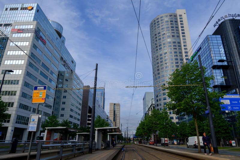 Rotterdam, Zuid-Holland, Nederland - 5 Mei 2019: Archirecture van de stad op de straten, Holland stock foto's Rotterdam, Zuid-Holland, Nederland - 5 Mei 2019: Archirecture van de stad op de straten, Holland stock foto's