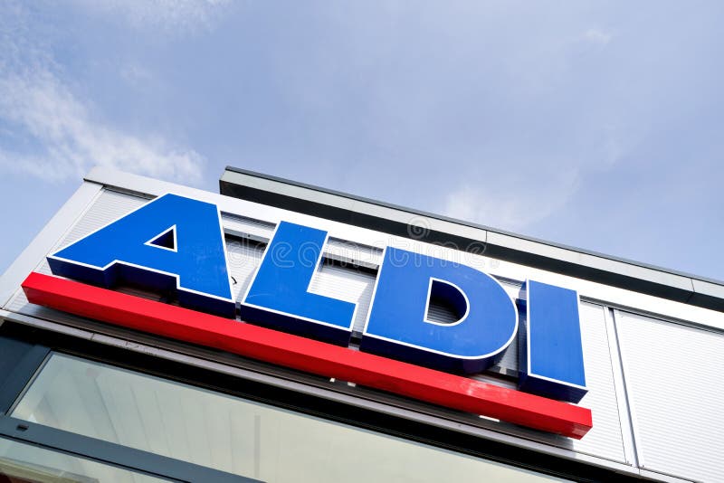 Sinalização Aldi na filial imagem de stock royalty free
